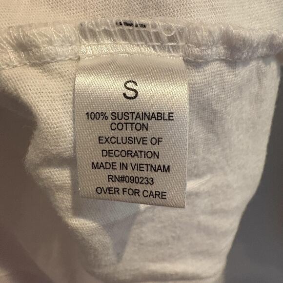 Lot of 2 Pac Cares Shirts Small White Yin Yang Just Chill Floral Graphic Tees - Picture 8 of 16